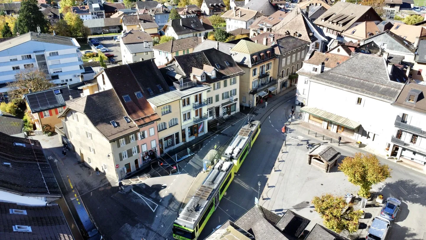 Ertragsgebäude im Zentrum von Bex - Foto 2 von 21