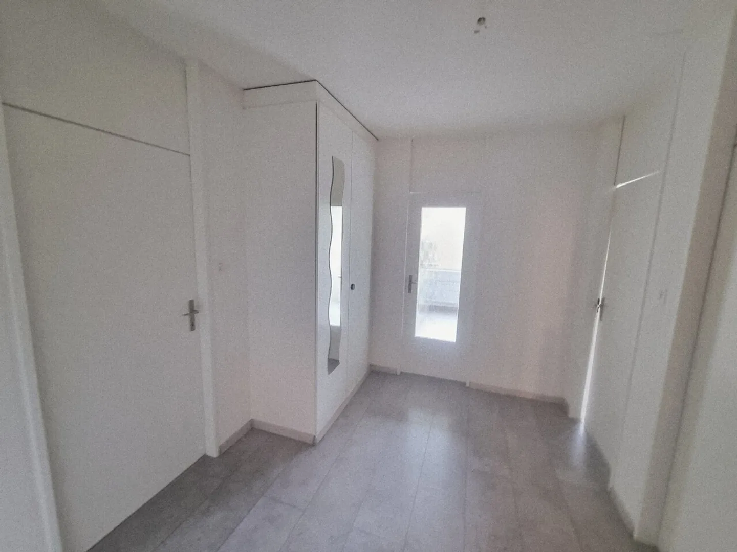 Appartement spacieux avec balcon - Photo 6 sur 7
