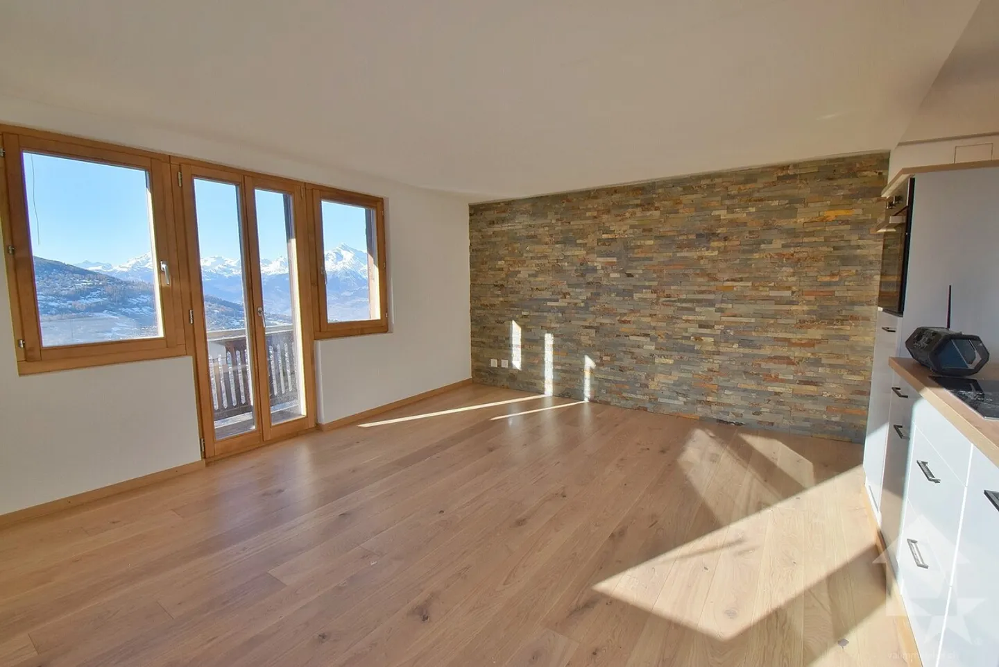 Wunderschöne 3,5-Zimmer-Wohnung, die 2025 komplett renoviert wurde - Foto 2 von 11