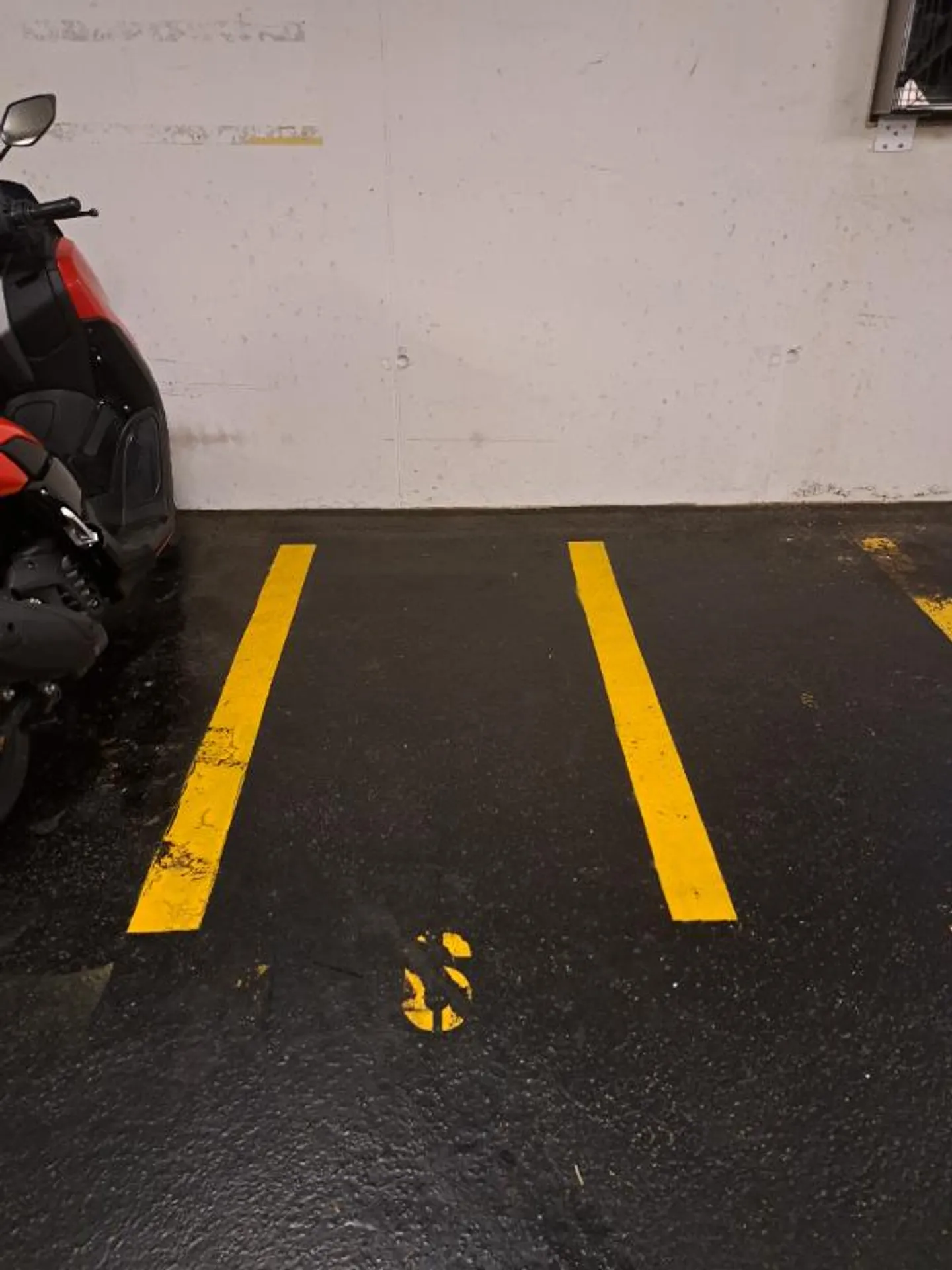 "Parking extérieur pour moto" - Photo 1 sur 2
