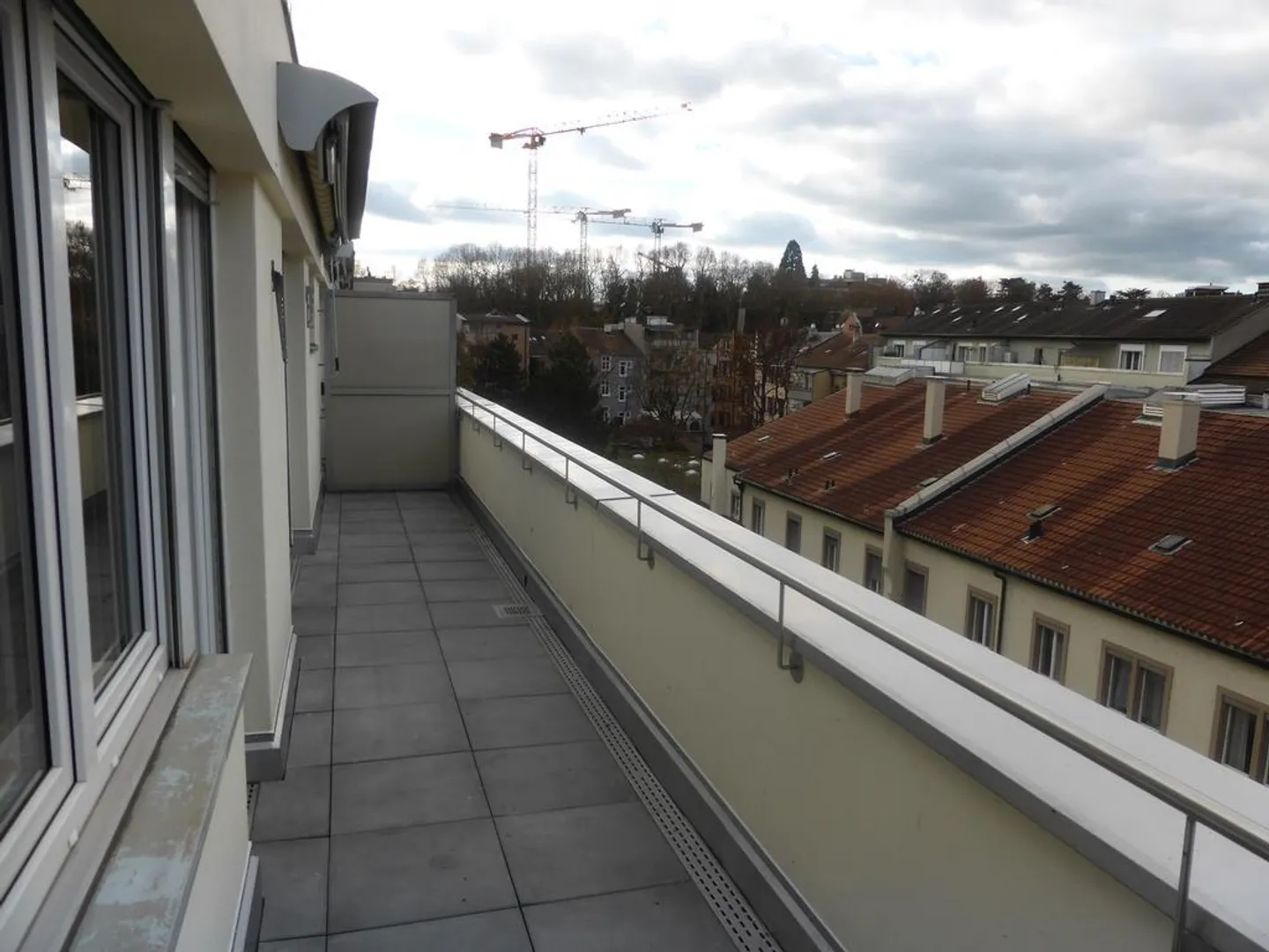 Luminoso appartamento attico di 1.5 locali vicino al Reno - Foto 3 di 5