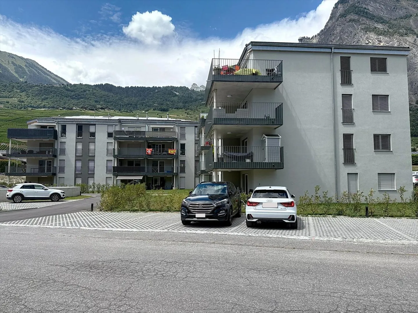 Place de parc extérieure à louer à Leytron - Photo 1 sur 2