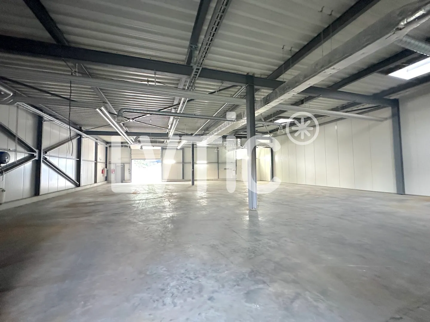 Lagerhalle/Werkstatt von 524 m2 in Villeneuve zu vermieten - Foto 1 von 7