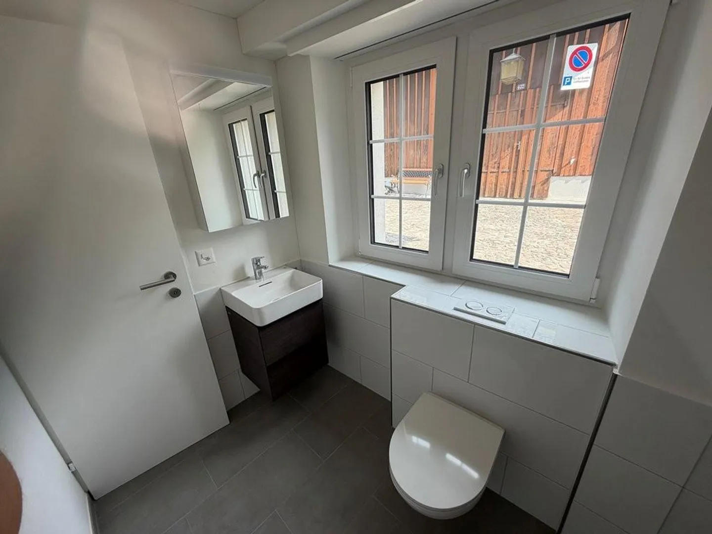 Charming, extensively renovated studio for rent - Photo 8 of 12