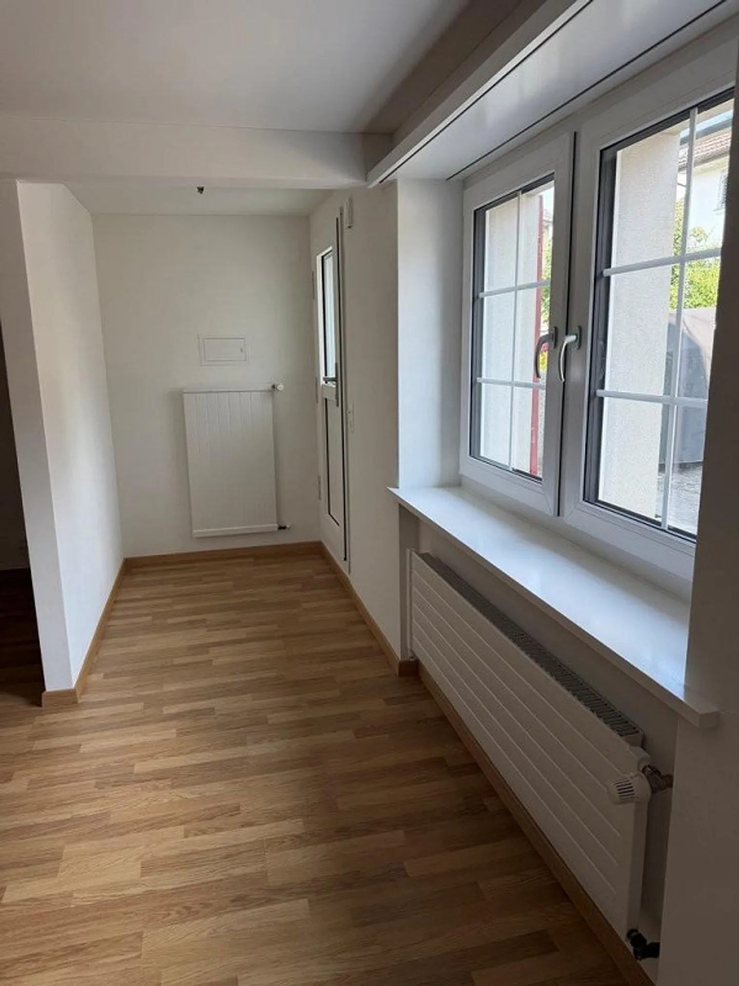 Charming, extensively renovated studio for rent - Photo 9 of 12
