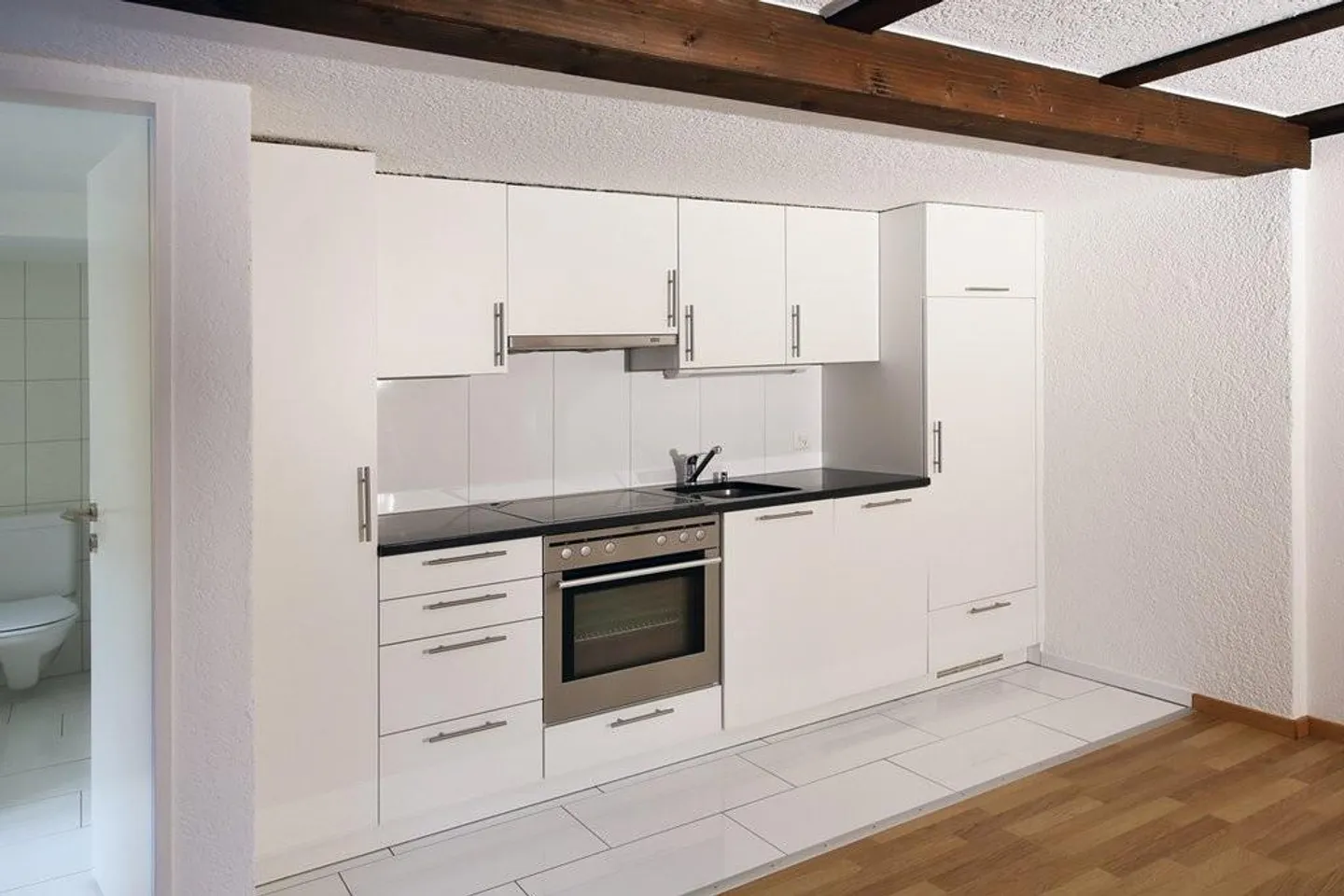 Charming, extensively renovated studio for rent - Photo 3 of 12