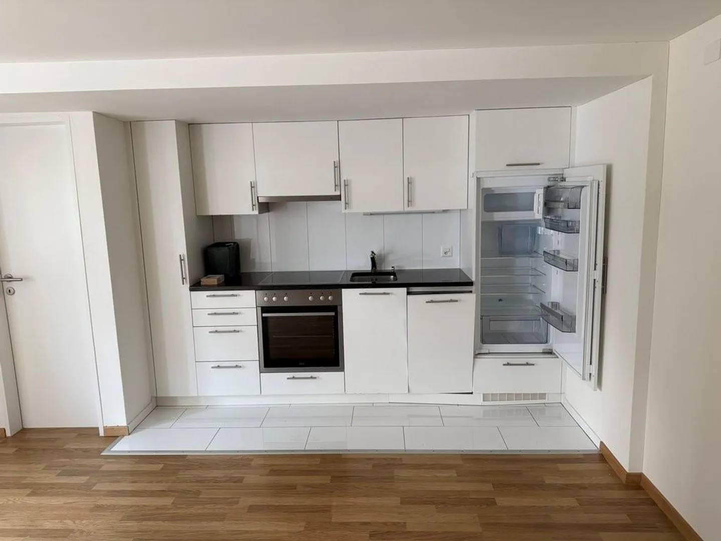 Charming, extensively renovated studio for rent - Photo 4 of 12
