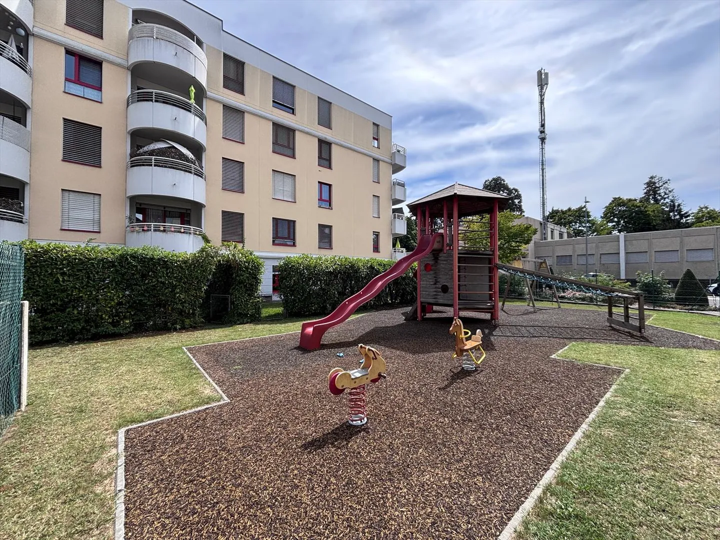 À vendre - Genève – Appartement spacieux de 7 pièces réunissant deux unités au même étage - Photo 1 sur 1