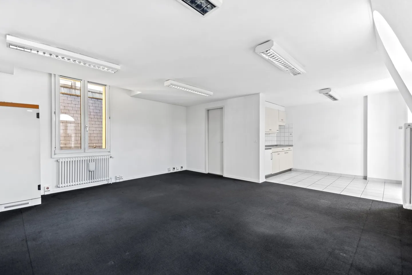 Office space for rent - Photo 5 of 6