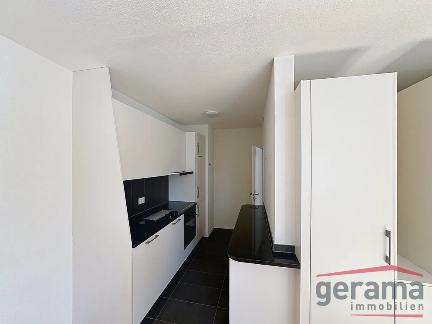 3.5 Room Apartment on the 2nd Floor in Freiburg - Photo 2 of 6