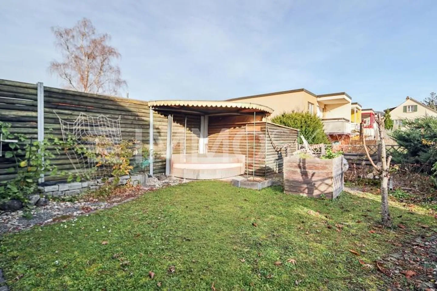 Modern Family Home with Garden - Photo 3 of 5