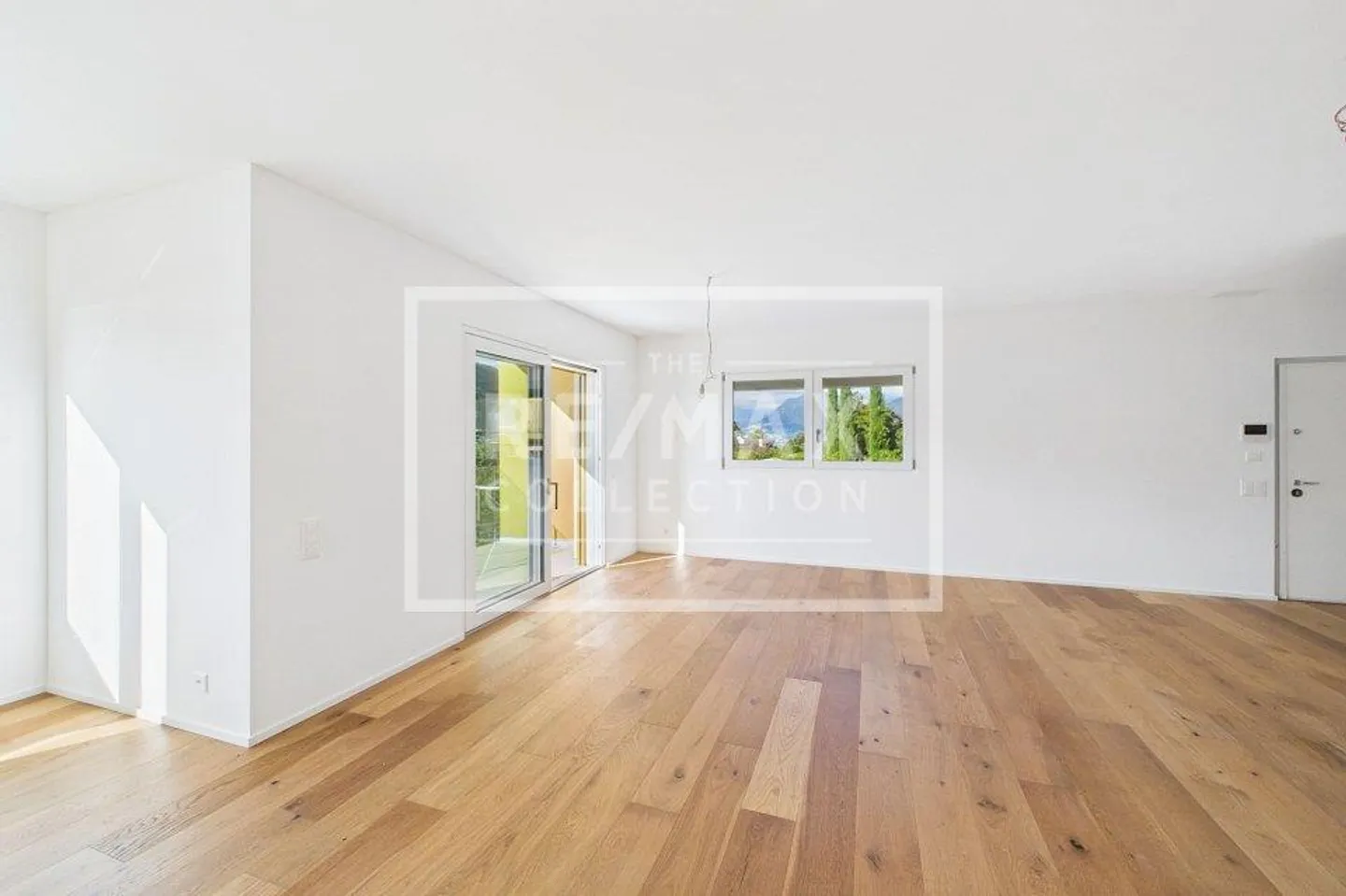 Modern apartment in a charming new residence - Photo 4 of 13