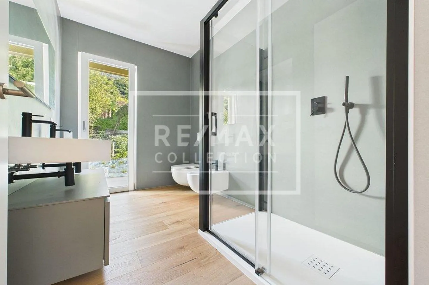 Modern apartment in a charming new residence - Photo 8 of 13