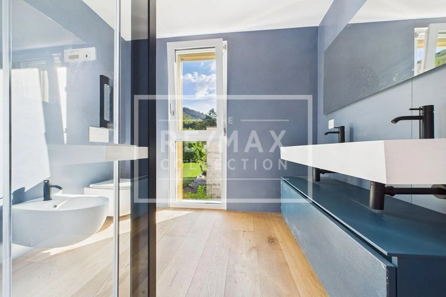 Modern apartment in a charming new residence - Photo 12 of 13