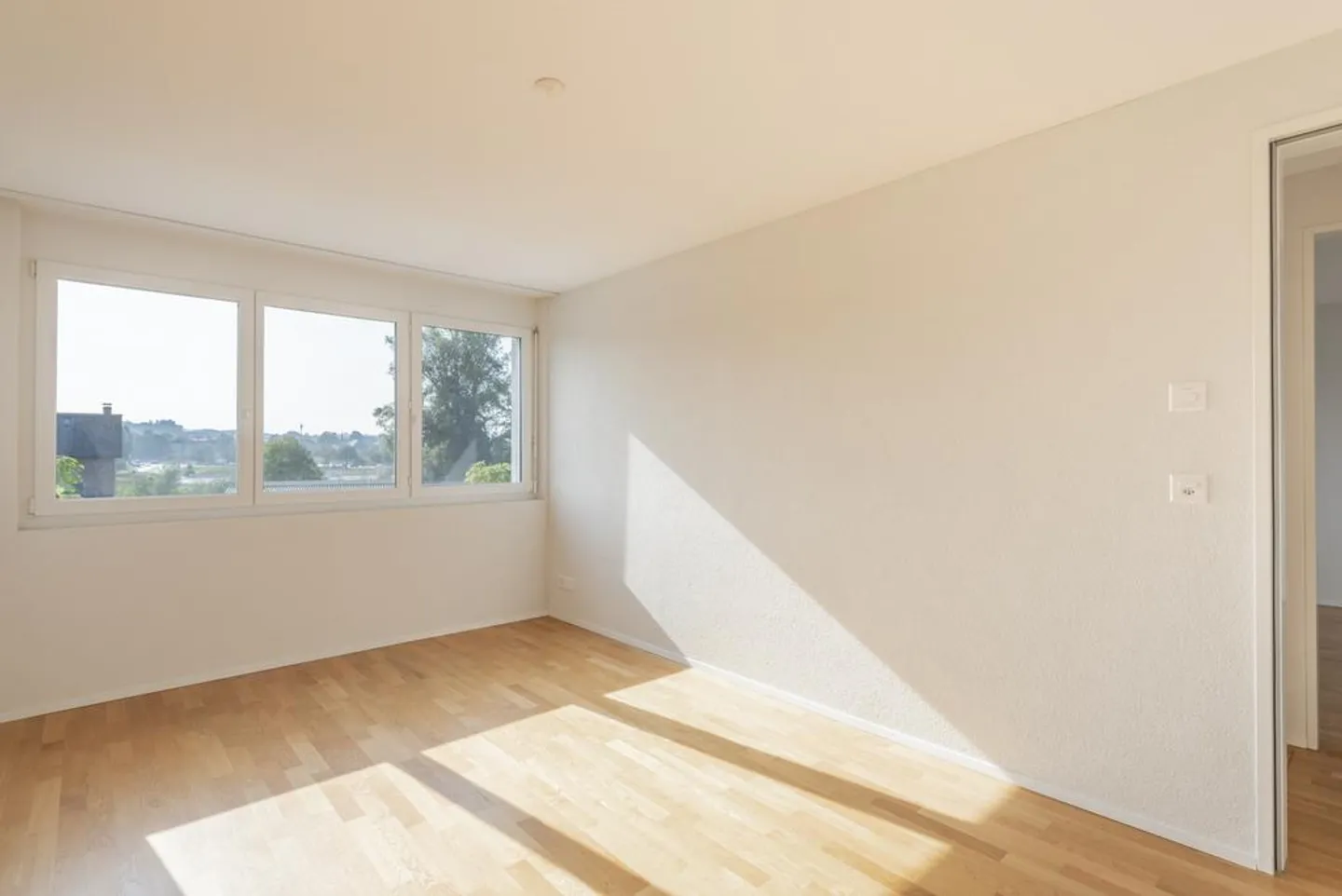 Vues ensoleillées - vivre avec une belle terrasse de jardin - Photo 4 sur 8