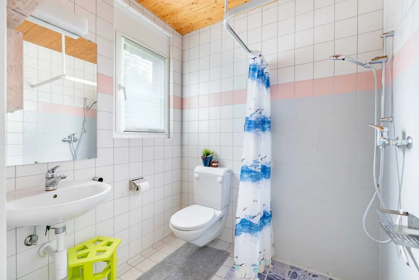 Freistehendes Einfamilienhaus an ruhiger Lage mit viel Potenzial - Foto 6 von 10