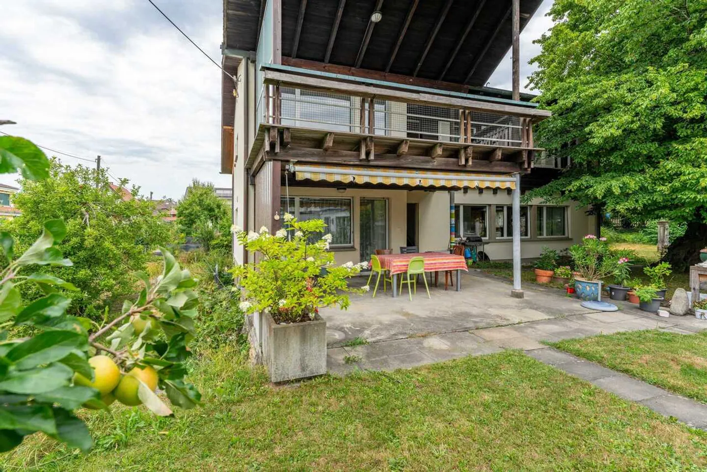 Freistehendes Einfamilienhaus an ruhiger Lage mit viel Potenzial - Foto 3 von 10