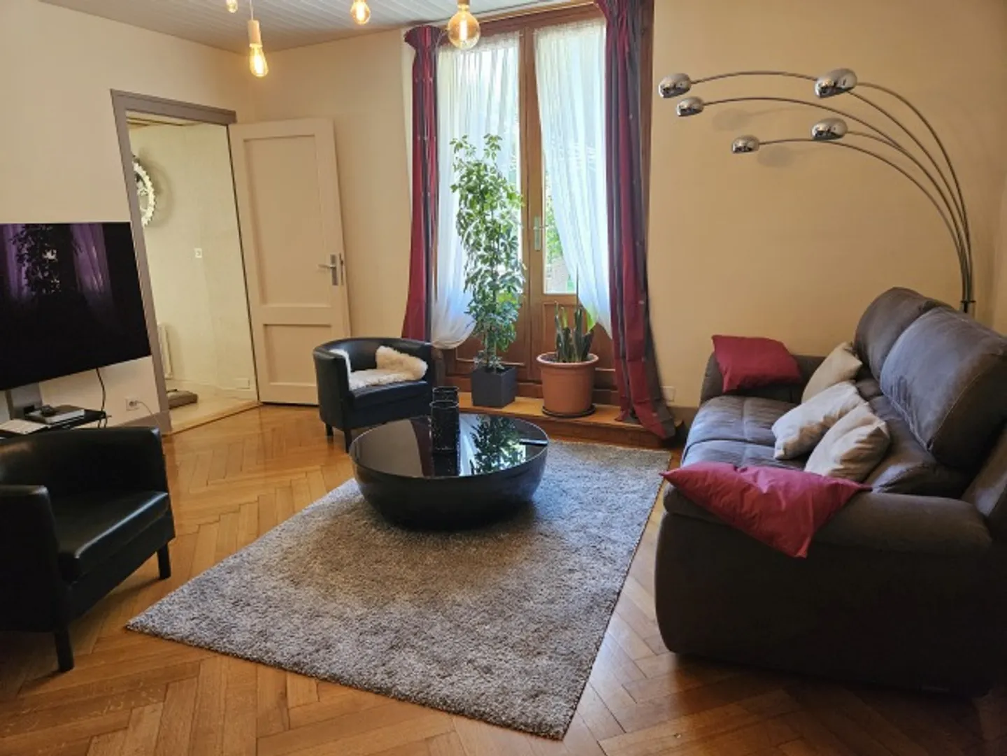 Appartement de 5 pièces avec jardin - Photo 3 sur 10