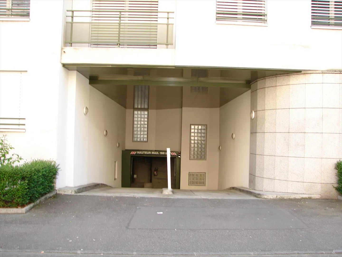 Parking intérieur - Quartier Charmilles - Photo 1 sur 2