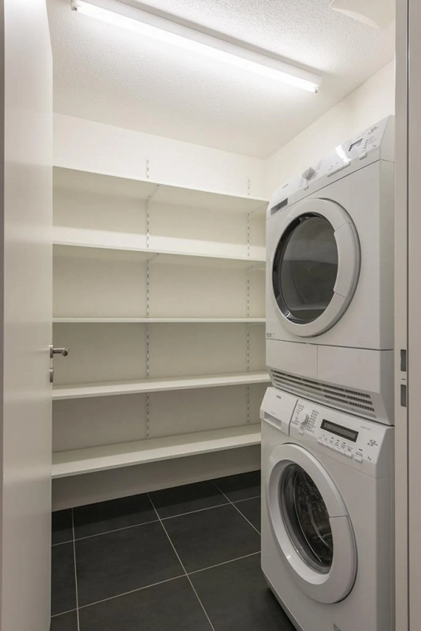 Vues ensoleillées - vivre avec une belle terrasse de jardin - Photo 6 sur 8