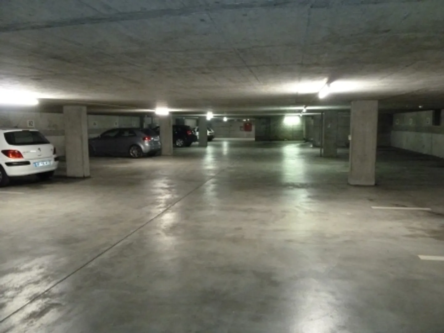 Posti auto gratuiti nella migliore posizione in città/ 02. Affitta al 50% in meno - Foto 2 di 2