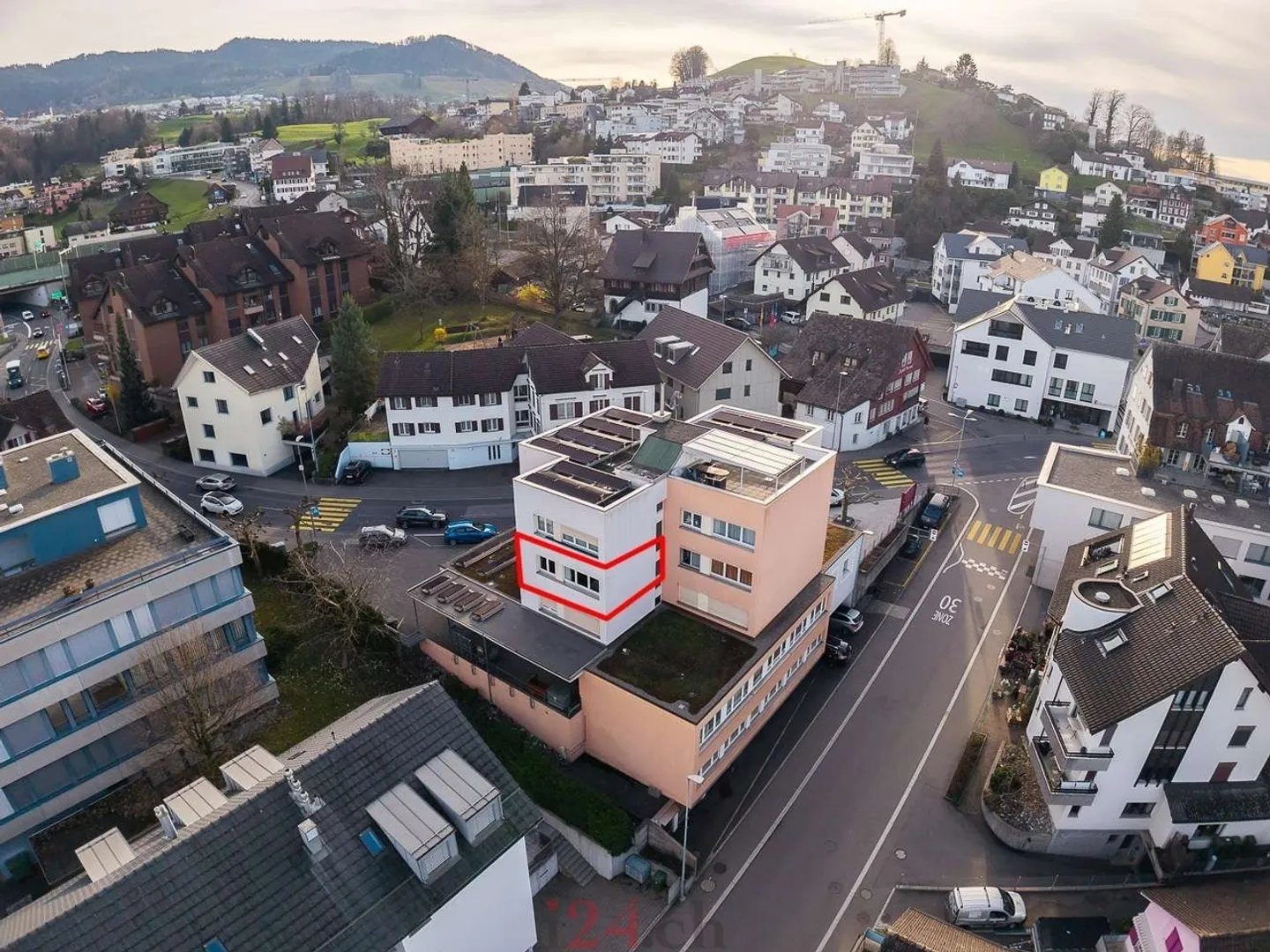 Appartamento in affitto attraente di 3,5 locali con vantaggi fiscali a Wollerau SZ - Foto 2 di 13