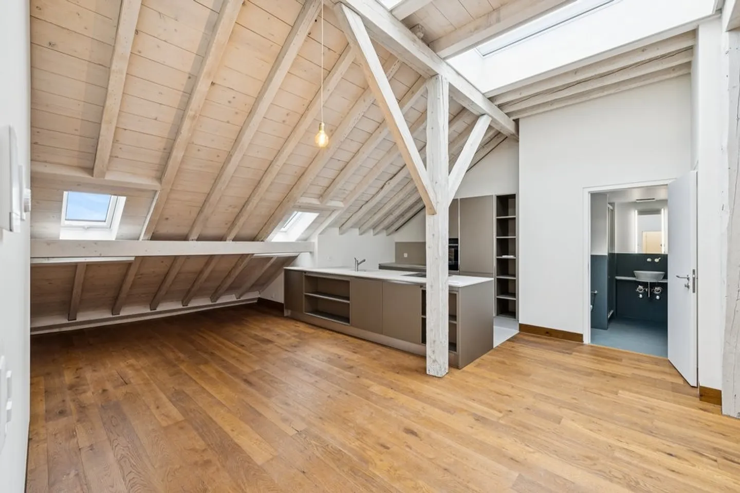 1. MIETE KOSTENLOS! NEUE UNTERKUNFT! - Foto 3 von 11