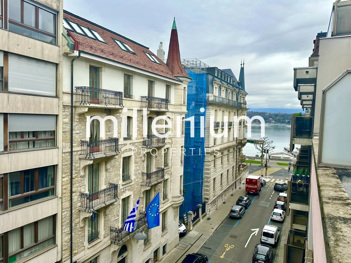 Magnificent apartment with balcony overlooking the lake - Photo 1 of 5