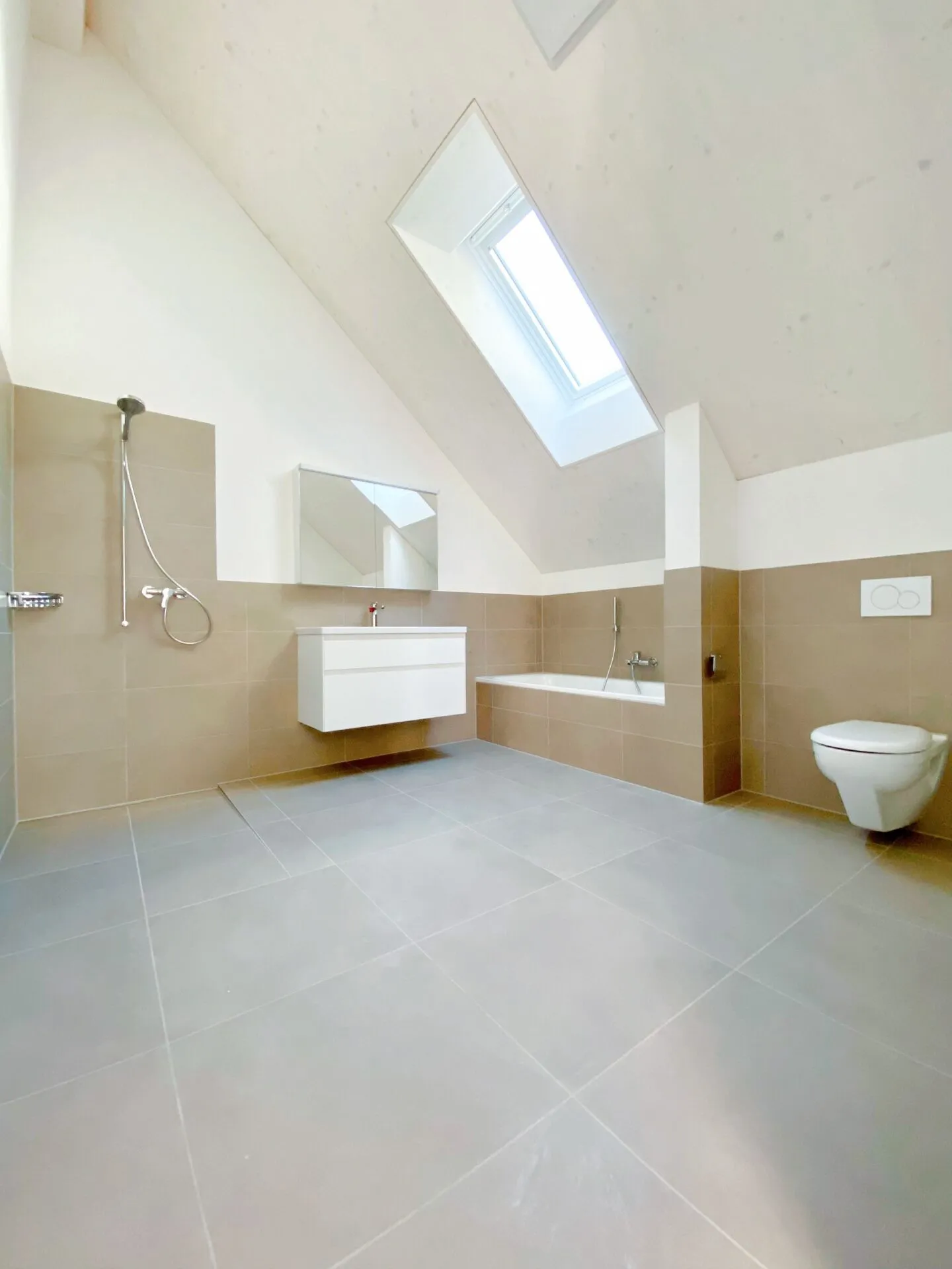 Casa unifamiliare moderna in prima occupazione - Foto 3 di 6