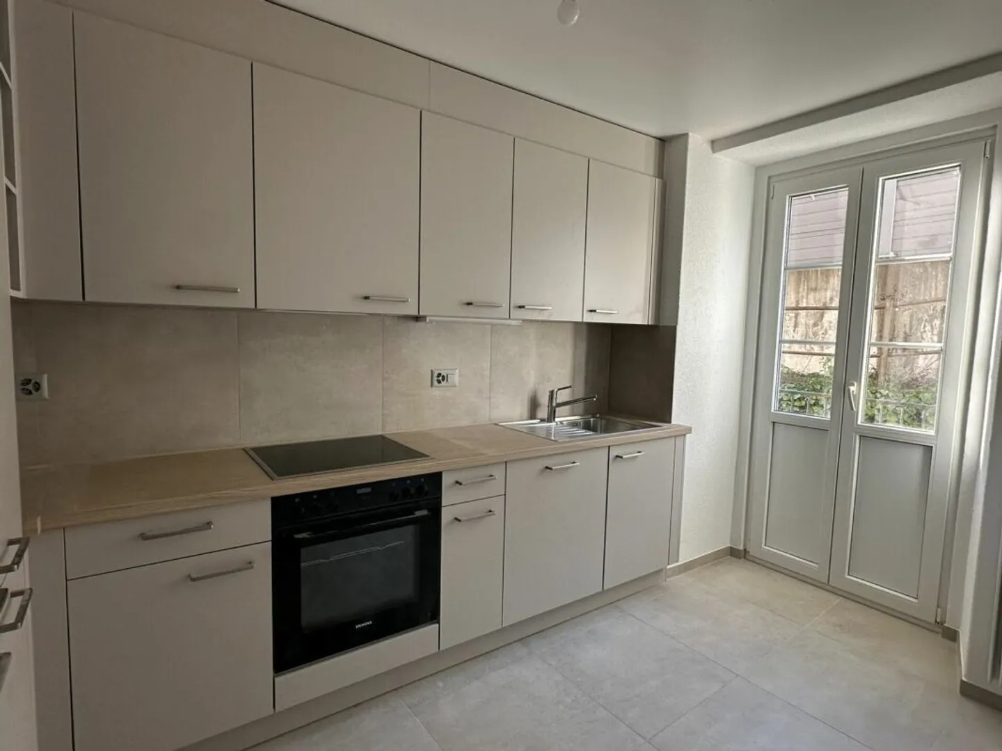 Bell'appartamento ristrutturato di 4 stanze con balcone - Rue Louis-Favre 20, Neuchâtel - Foto 1 di 13