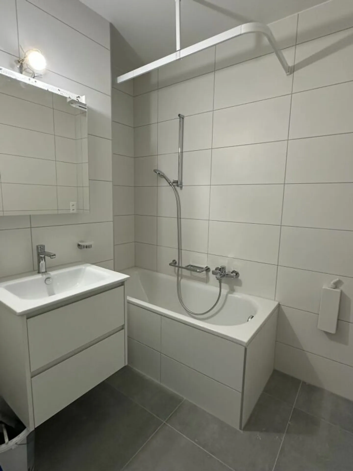Bell'appartamento ristrutturato di 4 stanze con balcone - Rue Louis-Favre 20, Neuchâtel - Foto 4 di 13