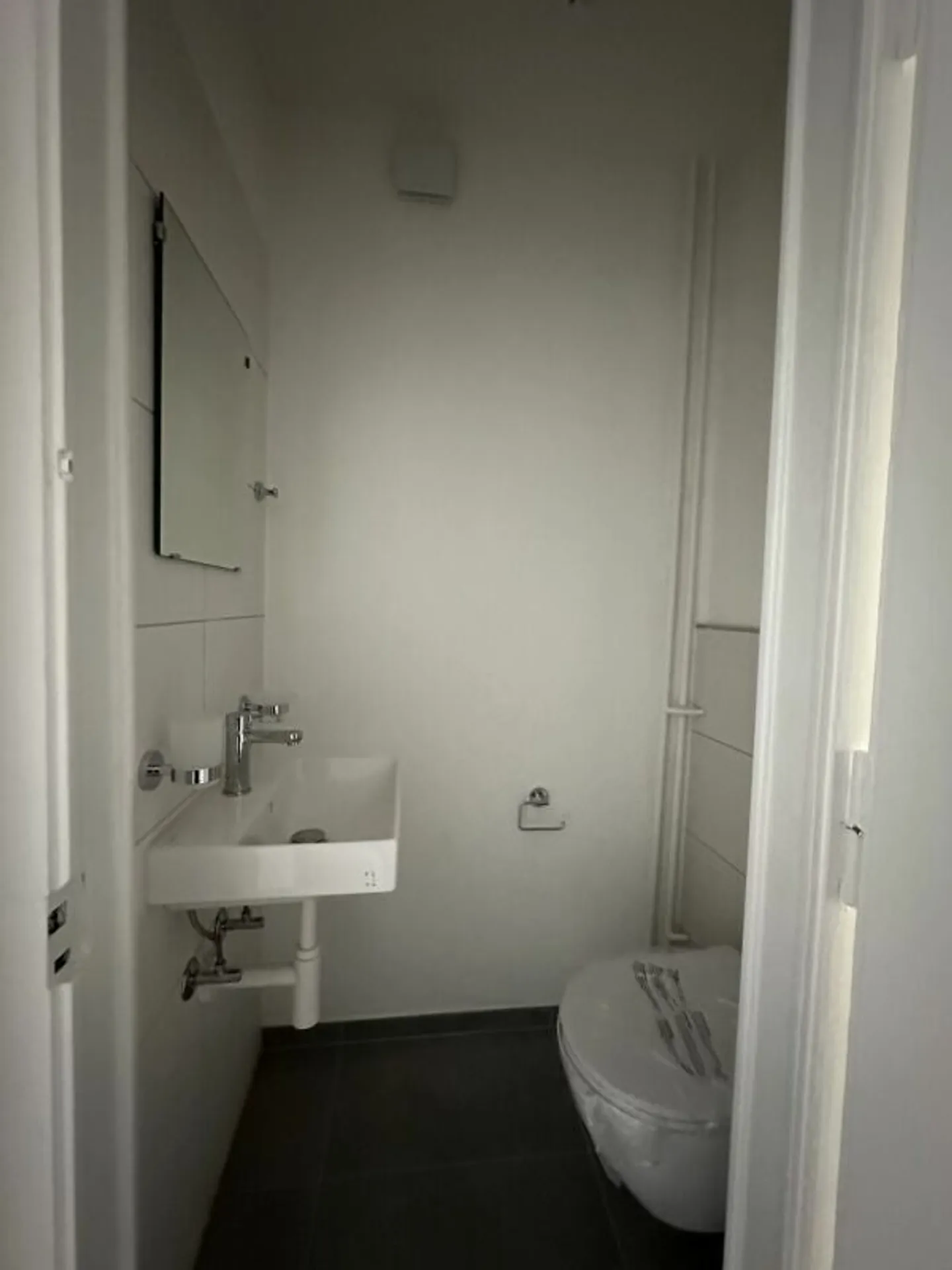 Bell'appartamento ristrutturato di 4 stanze con balcone - Rue Louis-Favre 20, Neuchâtel - Foto 5 di 13