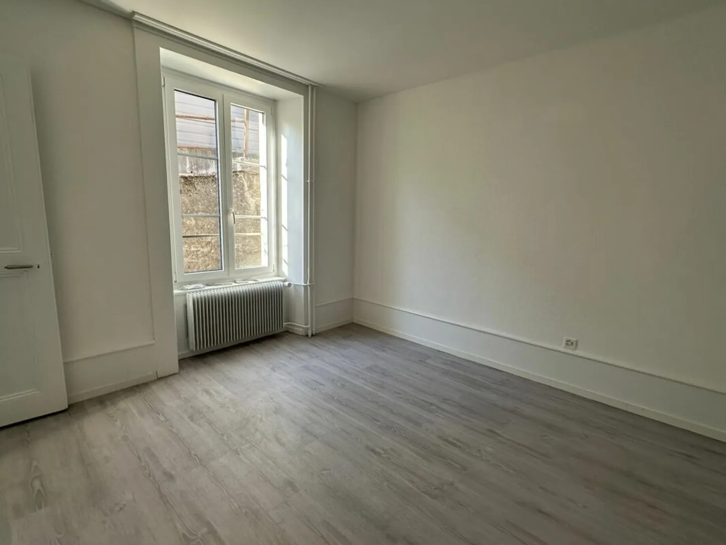 Bell'appartamento ristrutturato di 4 stanze con balcone - Rue Louis-Favre 20, Neuchâtel - Foto 10 di 13