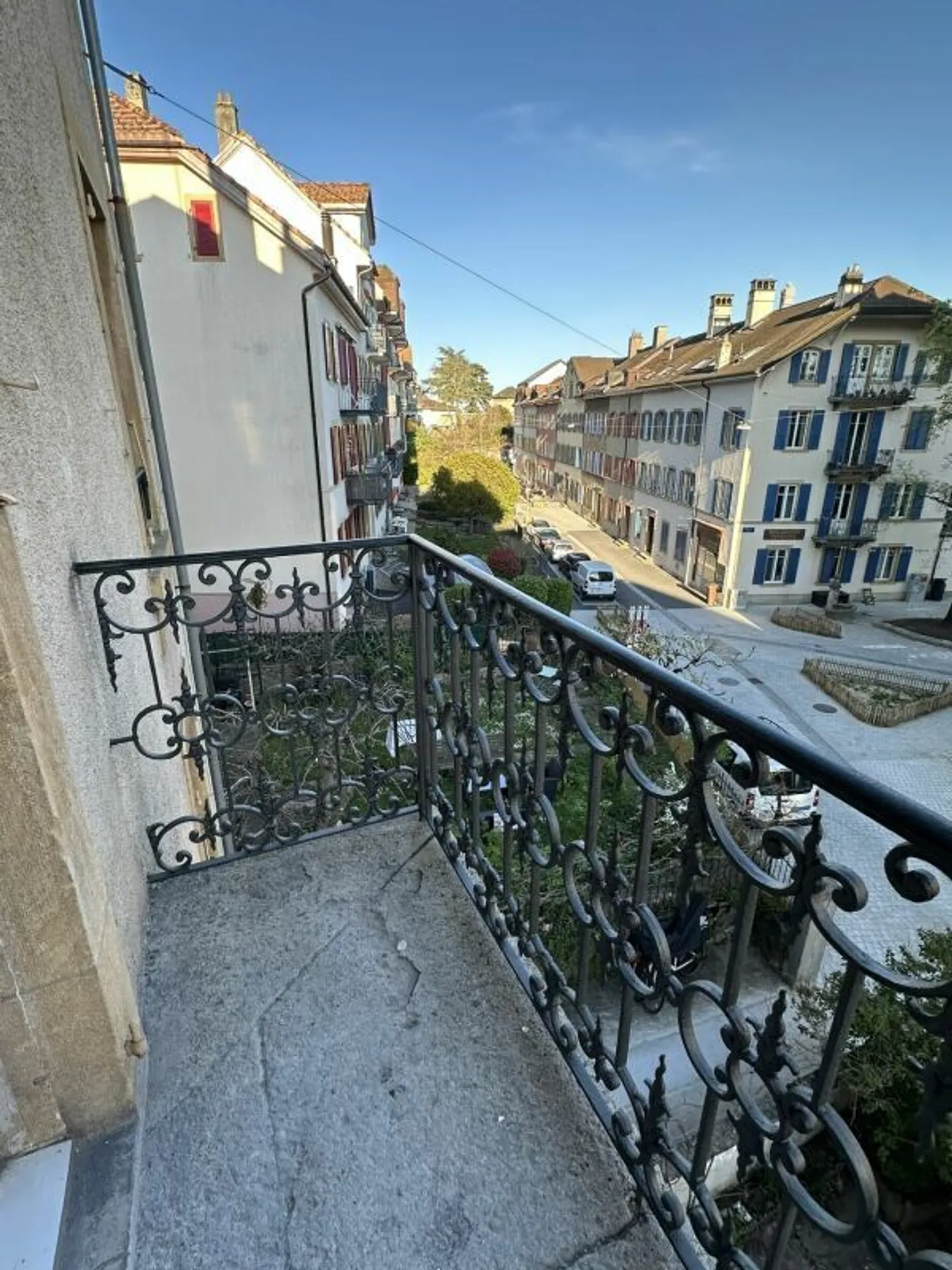Bell'appartamento ristrutturato di 4 stanze con balcone - Rue Louis-Favre 20, Neuchâtel - Foto 12 di 13