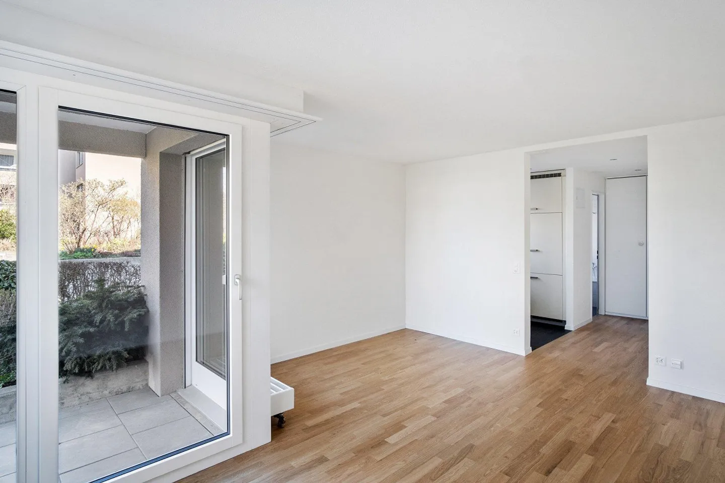 A small nest with seating - RENT WITHOUT DEPOSIT - Photo 3 of 7
