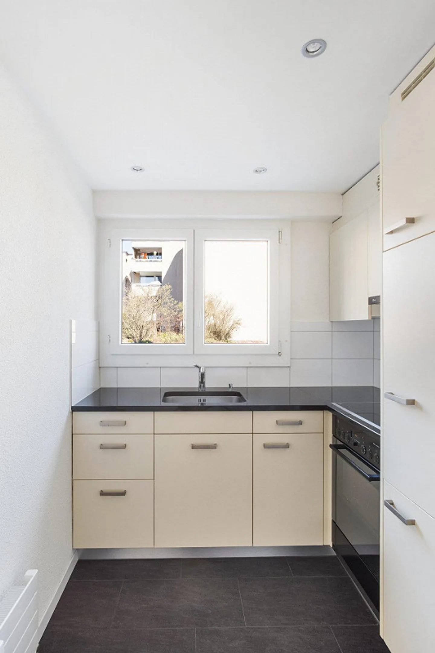 A small nest with seating - RENT WITHOUT DEPOSIT - Photo 4 of 7