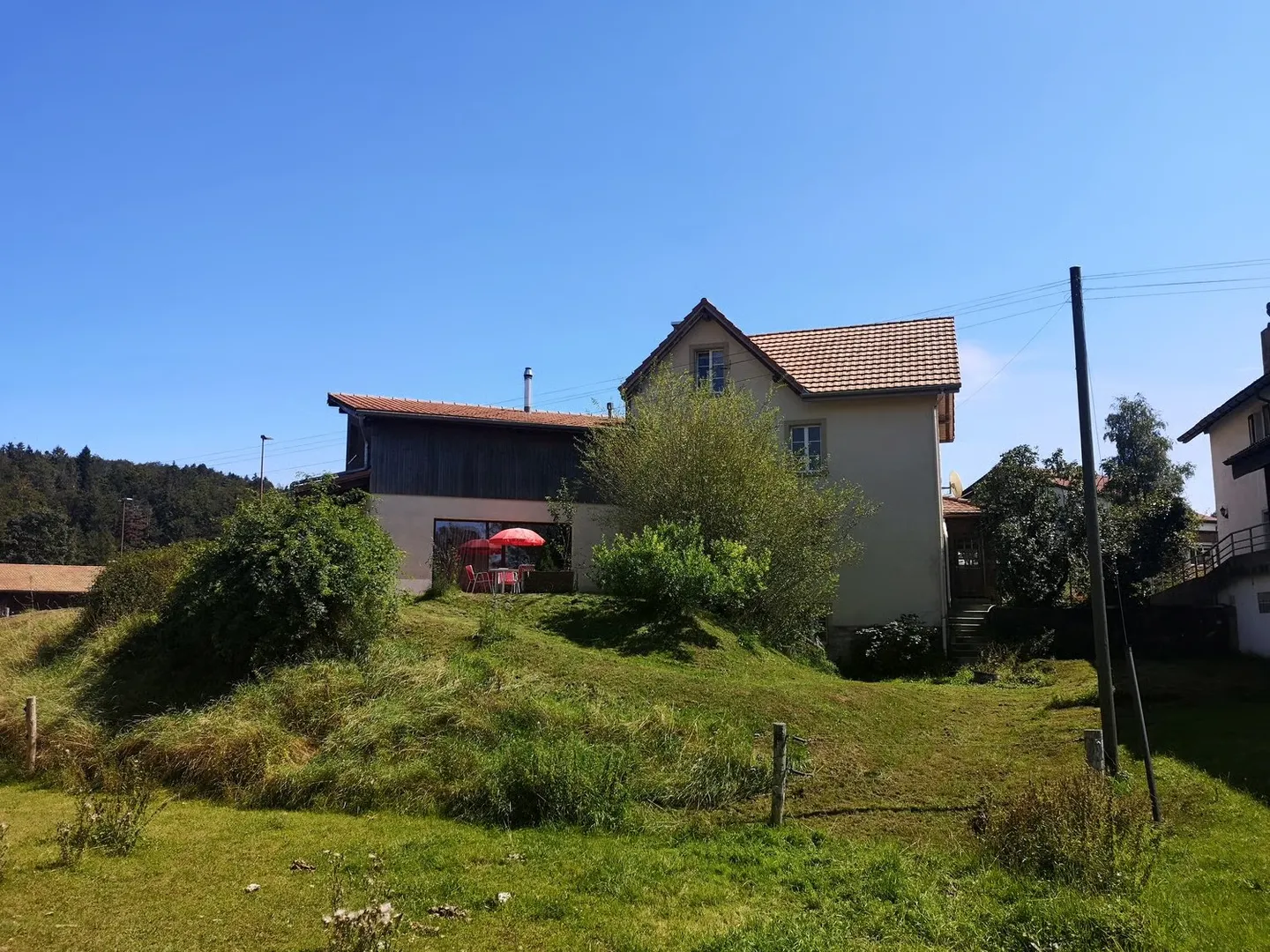 Grande maison familiale de 8,5 pièces à Lajoux, possibilité gestion chambres d'hôtes - Photo 7 sur 63