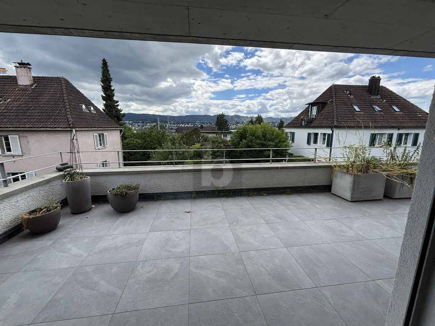CON GIARDINO PRIVATO E GRANDE TERRAZZA SOLEGGIATA! - Foto 2 di 6