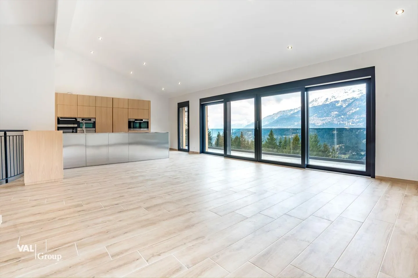 Architecture moderne et vue imprenable sur les Alpes valaisannes - Photo 5 sur 13