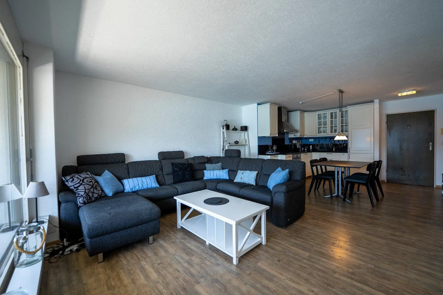 Appartement 2 pièces confortable avec vue imprenable sur le lac - Photo 2 sur 5