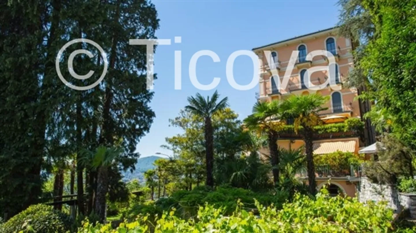 Ruvigliana - For rent 6.5 rooms in the green with beautiful lake view, swimming pool in the park - Photo 3 of 8