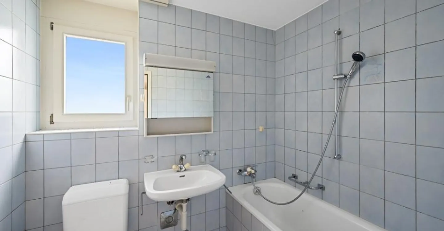 4-room apartment on the ground floor with balcony - Photo 3 of 17