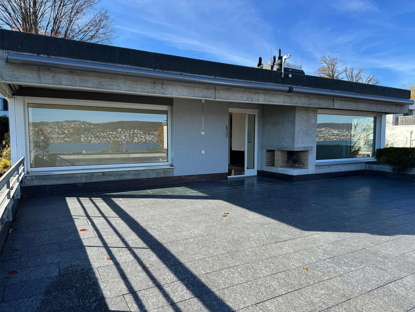 Appartamento con terrazza e vista mozzafiato sul lago e sulle montagne - Foto 3 di 16