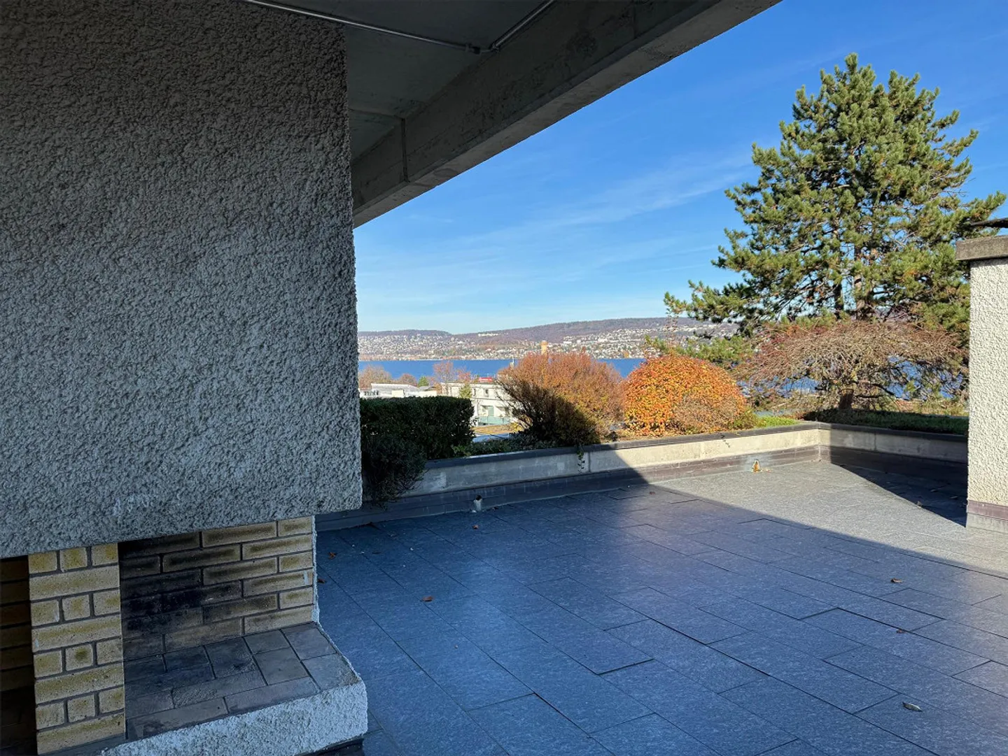 Appartamento con terrazza e vista mozzafiato sul lago e sulle montagne - Foto 4 di 16