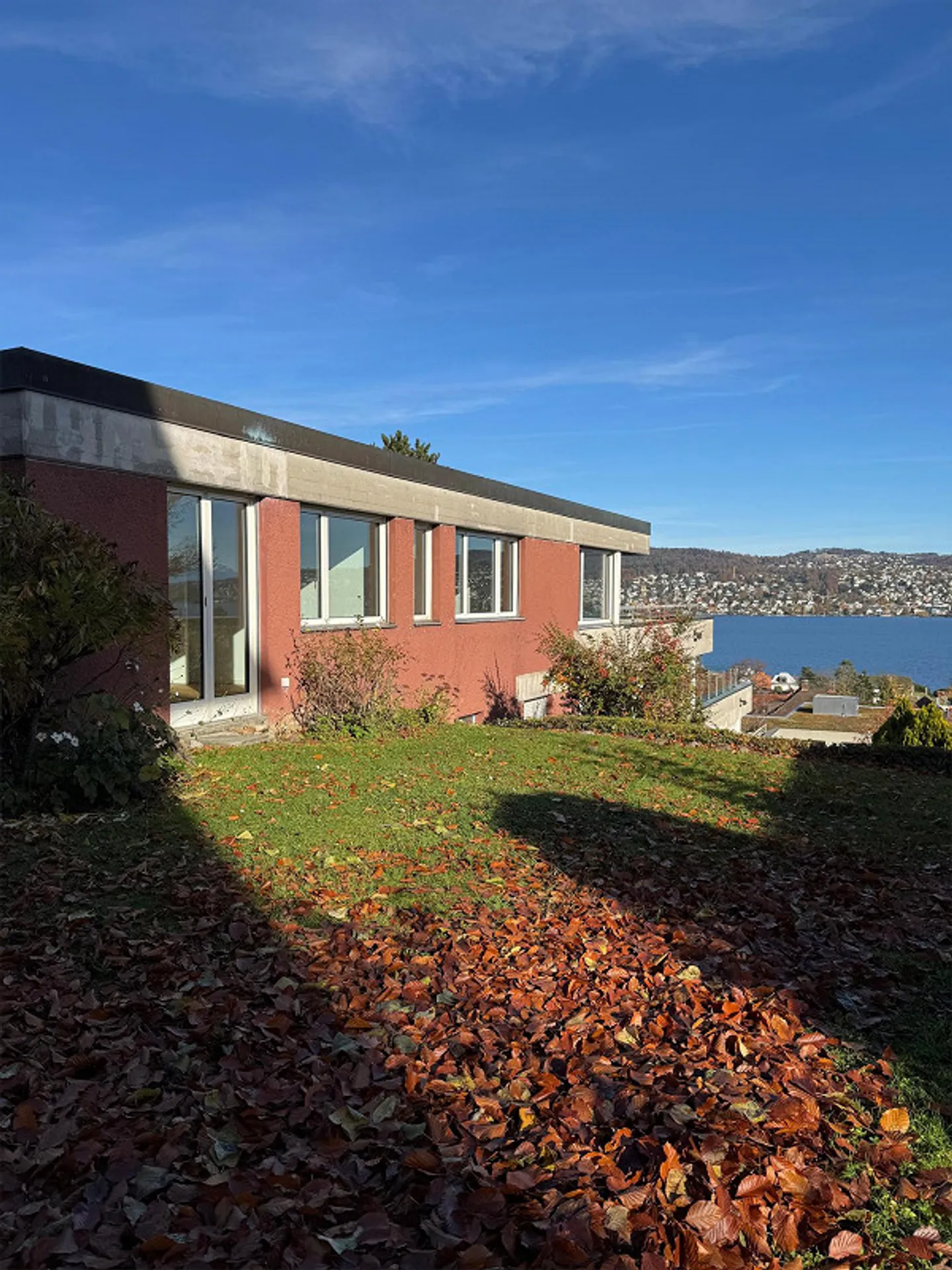 Appartamento con terrazza e vista mozzafiato sul lago e sulle montagne - Foto 1 di 16