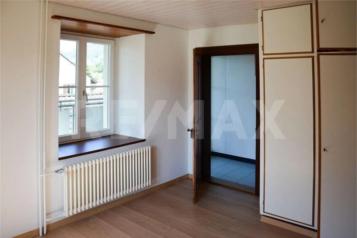 Charmante 3-Zimmer-Altbau-Wohnung mit Balkon - Foto 3 von 5