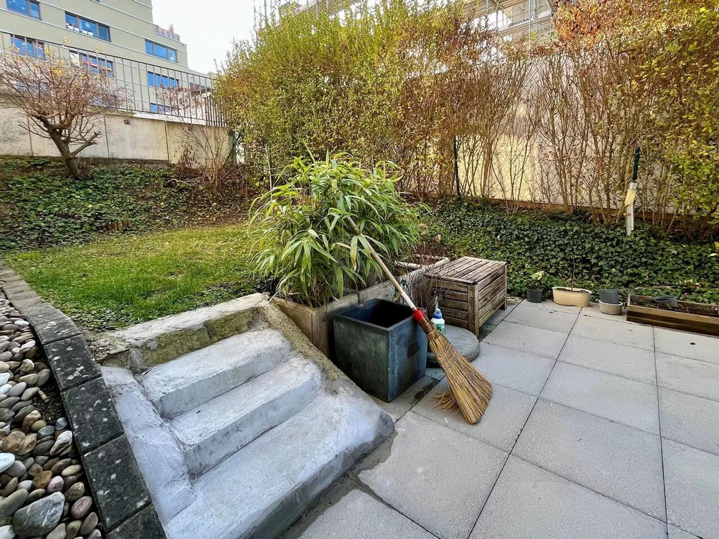 GROSSZÜGIG UND HELL MIT KLEINEM GARTEN - Foto 5 von 6