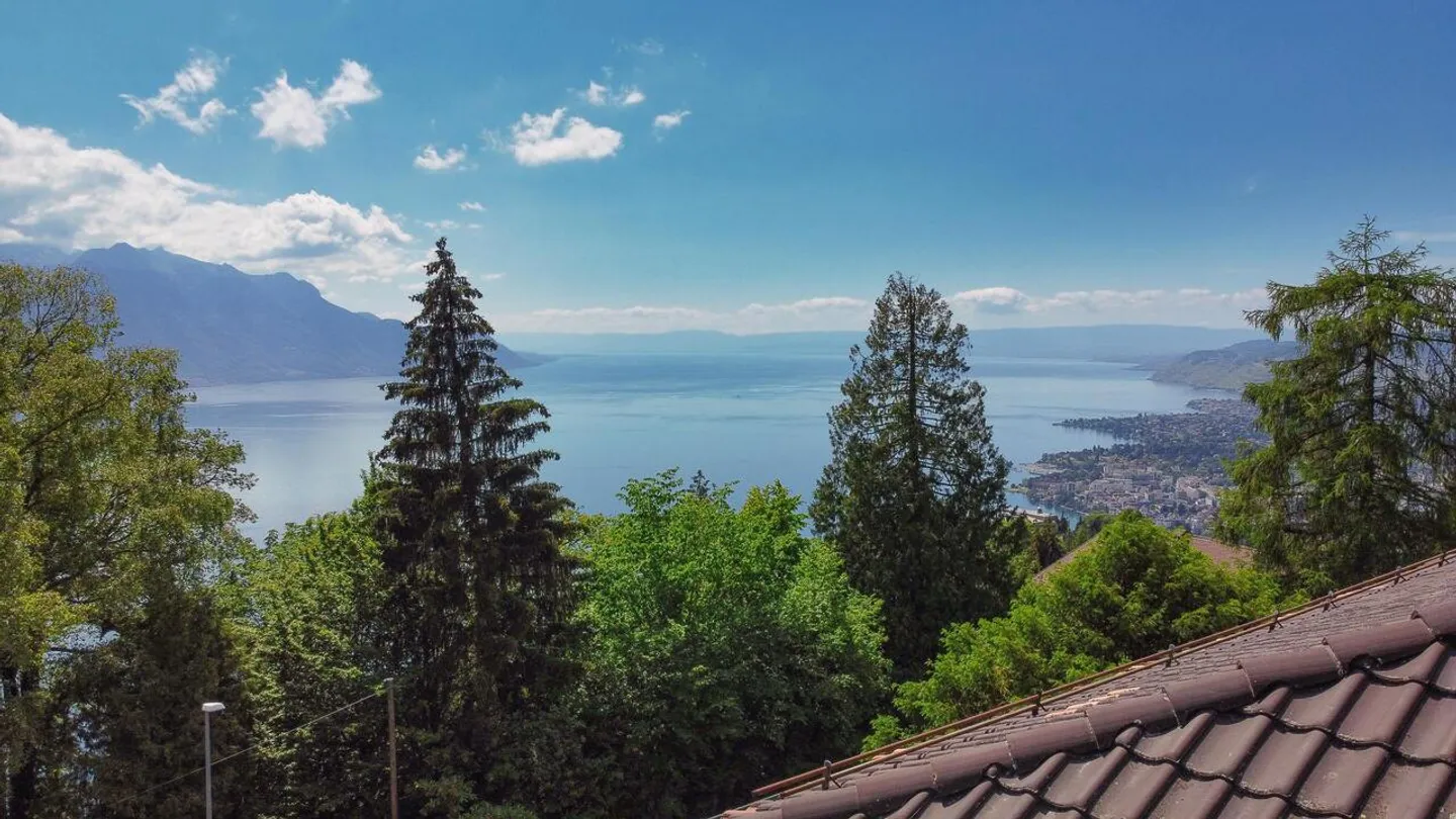 VILLA CASA UNIFAMILIARE - VISTA PANORAMICA SUL LAGO E SULLE MONTAGNE - Foto 2 di 10