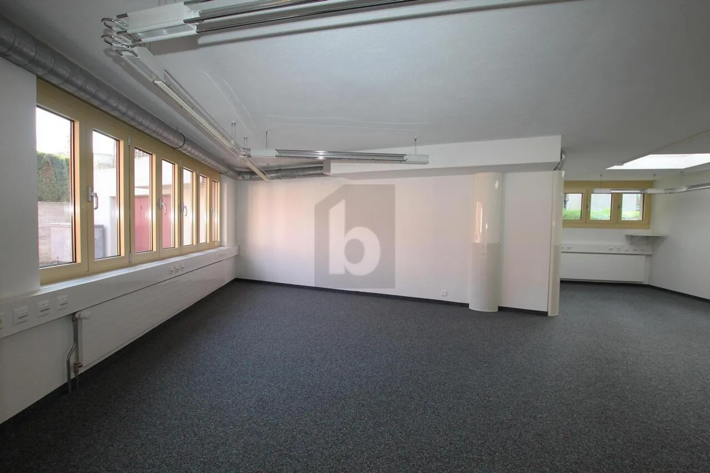 Office 3 rooms - Photo 2 of 4