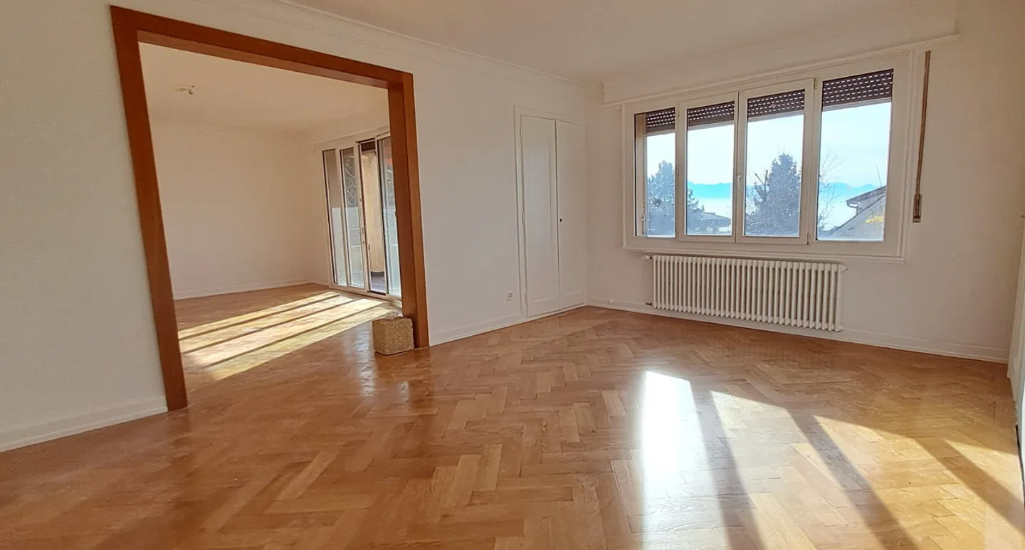 À louer  4 pièces rénové au dernier étage avec vue sur le lac à Pully - Photo 1 sur 7